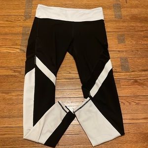 Fabletics size small black and white leggings